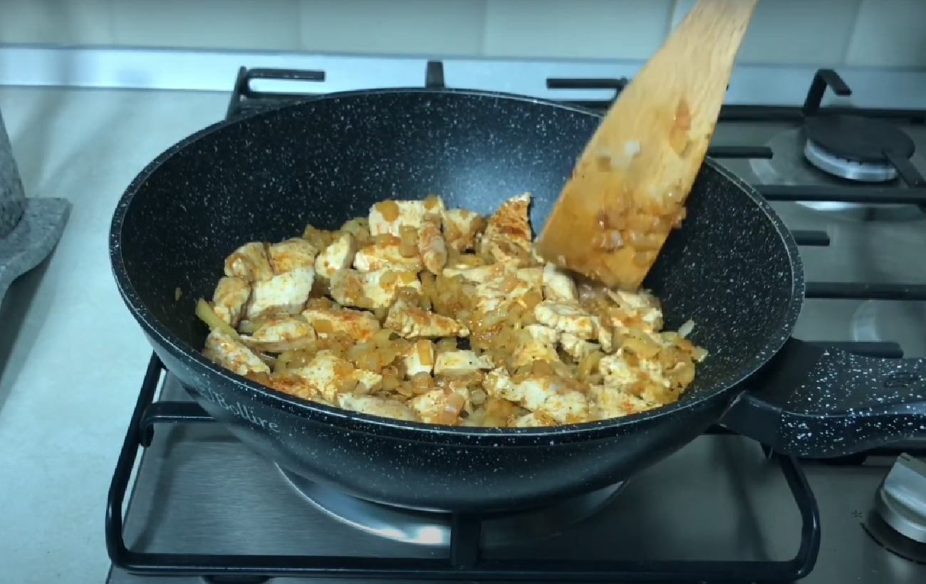 Паста з куркою та шпинатом: рецепт смачної страви для всієї родини